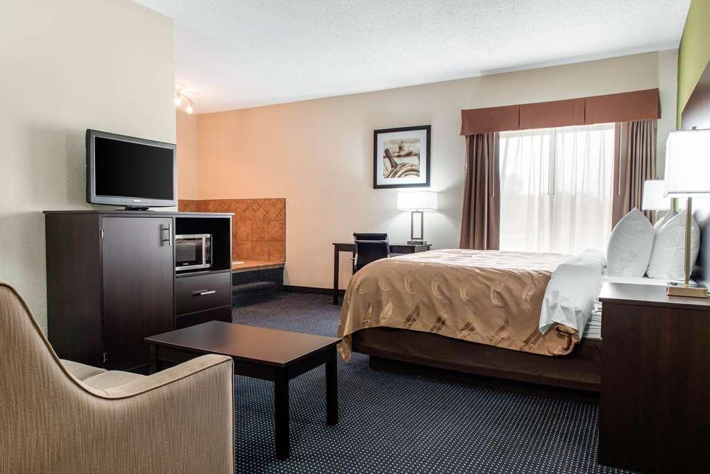 Quality Inn & Suites Anderson I-69 Room photo