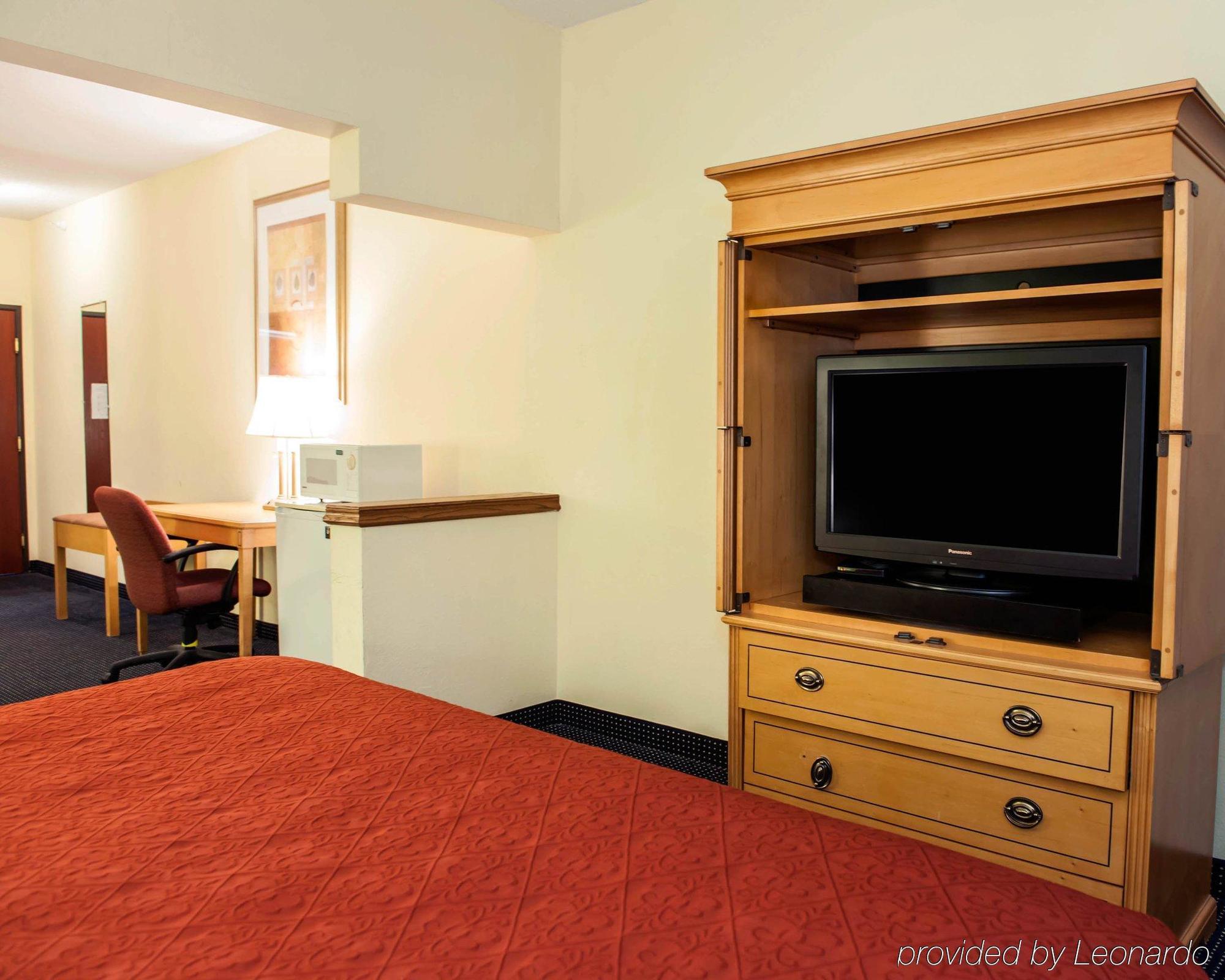 Quality Inn & Suites Anderson I-69 Exterior photo