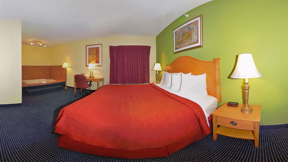 Quality Inn & Suites Anderson I-69 Exterior photo
